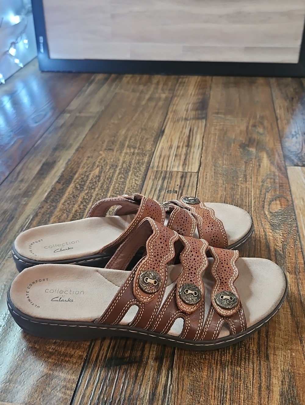 Clarks Women's Brown Adjustable Three-strap Comfortable Slide Sandals